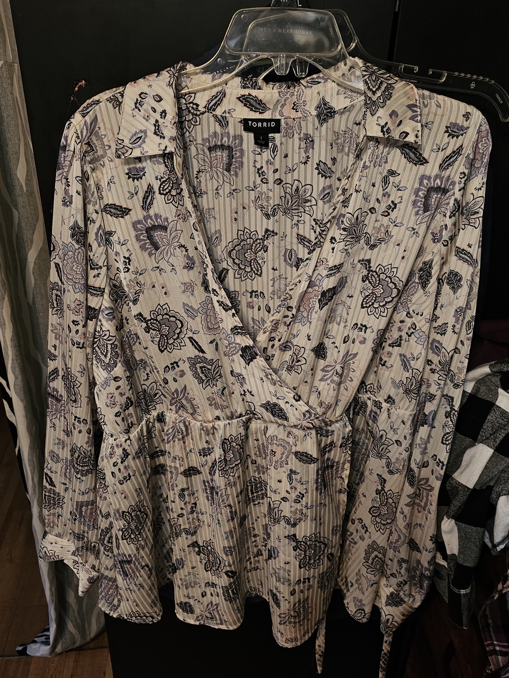 ❤️EUC Torrid Lavender Floral Wrap Peplum Blouse